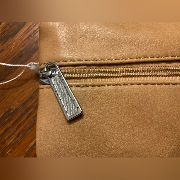 Nice Quilted Silver Hardware Wristlet Detachable Adjustable Strap Bag! - Picture 8 of 16